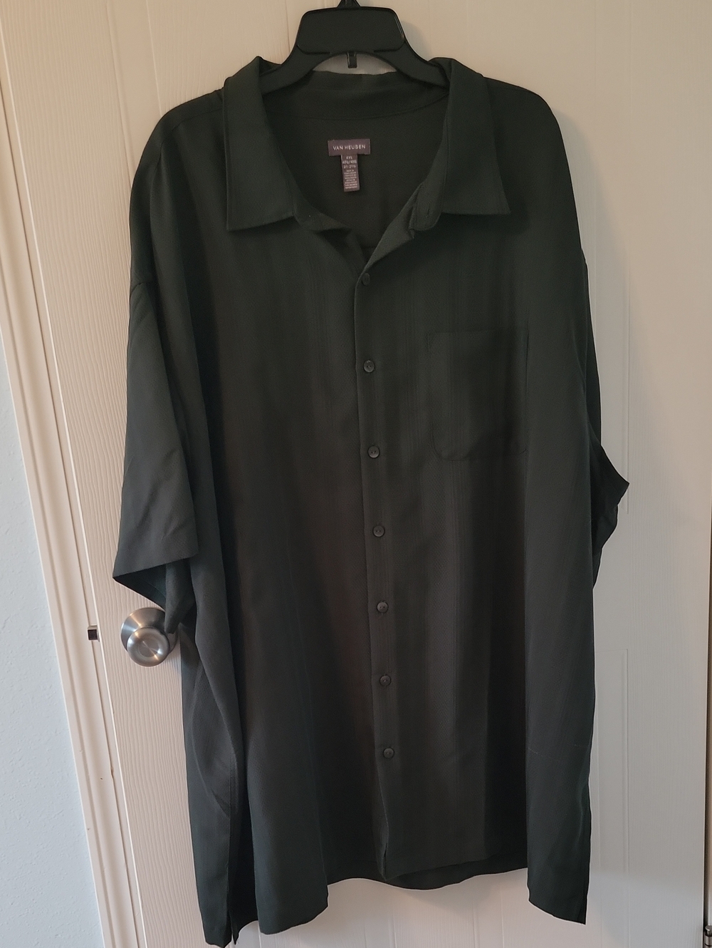 Van Heusen Black Short-Sleeve Camp Collar Button-Down Shirt